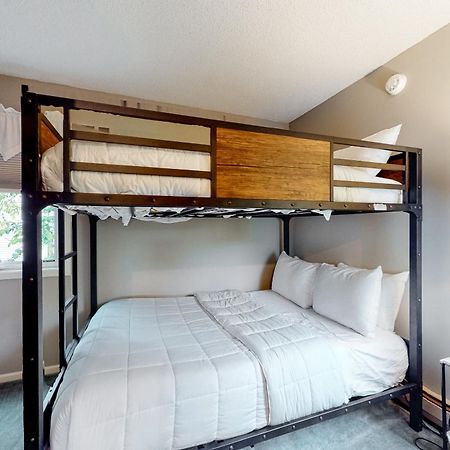 Brookhaven Condos Ludlow Room photo