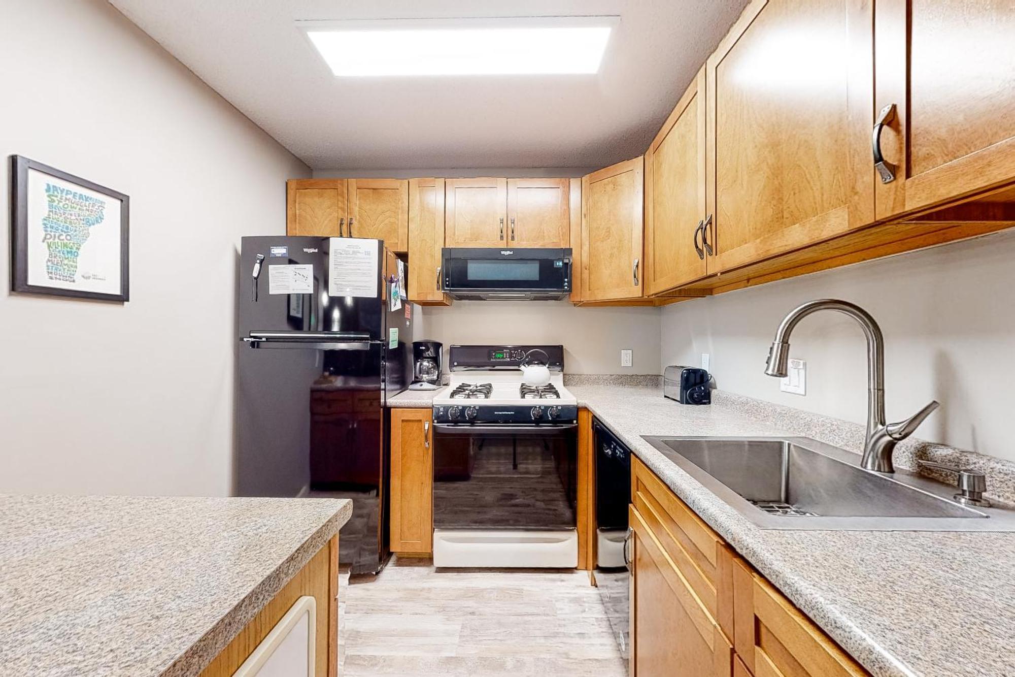 Brookhaven Condos Ludlow Room photo
