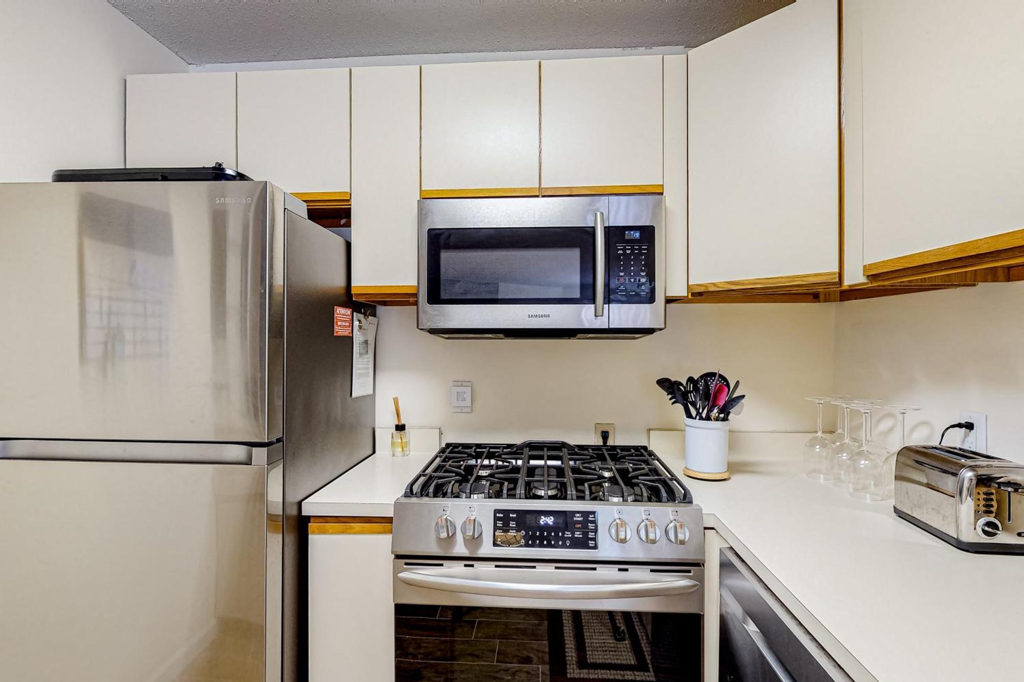 Brookhaven Condos Ludlow Room photo