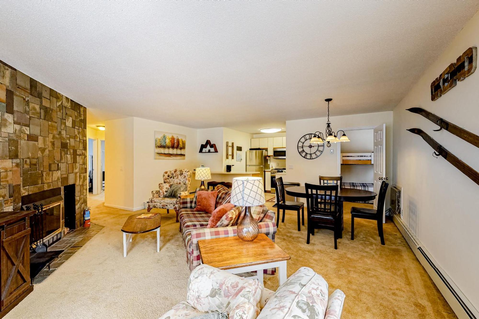 Brookhaven Condos Ludlow Room photo